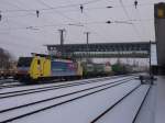 189.907 mit ihren Gterzug in Wels Hbf kurz vor der weiterfahrt in Richtung Salzburg 7.2.12 