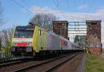 189 915 / ES 64 F4-015 am AZ13311 an der Klner Sdbrcke am 20.04.2012