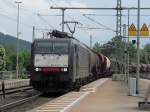 189 158 der MRCE zieht am 1. Juni 2012 einen gemischten Gterzug durch Kronach in Richtung Saalfeld.