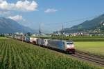 186 102 + 189 917 mit dem Lomo-KLV von Hamburg nach Verona am 02.08.2011 unterwegs bei Schwaz.