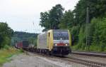 189 902 fuhr am 06.07.12 mit einem Containerzug durch Aling Richtung Mnchen.