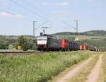 189 932 (ES 64 F4-032) mit Containerzug in Fahrtrichtung Sden. Aufgenommen zwischen Albungen und Eschwege West am 26.05.2012.