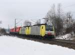 Die 189 931 und die 189 903 mit einem KLV-Zug am 16.01.2010 unterwegs bei Ostermnchen.