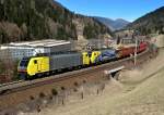 189 930 + 189 912 mit einem Stahlzug am 07.04.2010 bei Wolf am Brenner.