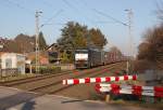 Die MRCE E189 090 mit einem Containerzug gen Rheydt fahrend bei Gubberath am 5.3.2013