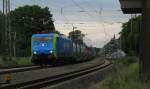 Dann weiter zum 07.06.2012. Es gab wieder was buntes. Zuerst besuchte der Di-Sa verkehrende 45470 von Polen (Grenzbergang Frankfurt(Oder)) nach Ruhland, der immer ziemlich pnktlich unterwegs ist. Heute war er mit + 1 in Bestensee. Dennoch wurde es fr mich ganz schn hektisch und es musste ein Provisorium als Fotostelle her, da ich ihn noch nicht vermutet hatte. Also am ex-Stellwerk Bestensees fix die Kamera ausgepackt und mal einen Zug ohne Leitplanke fotografiert.