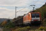 LOCON 502 (189 821) am 21.10.12 mit Zellstoffzug bei der Durchfahrt durch Erpel.