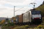 MRCE Dispolok/ERS Railways ES 64 F4-998 am 21.10.12 mit einem Containerzug bei der Durchfahrt durch Erpel.