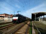 Am 20.04.2013 kam 189 923(ES64F4-023) mit einem Schiebewandzug durch Stendal und fuhr weiter nach Wittenberge.