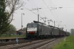 ES 64 F4-088 von Captrain Nederland ist am 02.05.2013 zusammen mit ES 64 F4-111 von Captrain Deutschland mit dem Dortmunder Papierzug nach Italien in Kenzingen unterwegs.