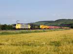 Die ES 64 F4-026 und die ES 64 F4-115 mit einem KLV-Zug am 06.07.2013 unterwegs bei Himmelstadt.