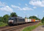 Die DB Schenker Leihlok ES 64 F4-803 hat am 11.07.13 einen Containerzug am Haken und durchfhrt Hamburg-Moorburg.