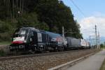 ES 64 U2 010 mit ES 64 F4 035 mit einem Gterzug nach dem Grenzbertritt von Deutschland nach sterreich, hier zum sehen bei der Einfahrt in den Bahnhof Kufstein; am 31.08.2013