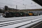 182 599-1 und 189 112-6 von TXL stehen mit einem KLV am 26.1.2014 im Bahnhof Kufstein und warten auf die Ausfahrt Richtung Brenner. Nebenan stehen 486 502-8 der BLS und 186 284-6 von LM.