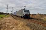 Die MRCE E 189-983 mit einem Containerzug bei Gubberath.