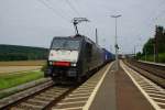 ES 64 F4-159 (189-159)ist mit einen Containerzug Richtung Süden unterwegs- bei der Durchfart von Retzbach-Zellingen am 16.07.14.