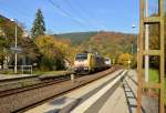 Am Sonntagvormittag den 2.11.2014 kommt die 189 995-4 mit einem belgischen Triebwagen 4881 031-4 durch Neckargerach gen Neckarelz gefahren.