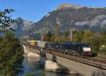189 938 + 189 923 mit einem KLV am 18.10.2014 auf der Innbrücke bei Brixlegg.
