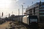 MRCE Dispolok/ERS Railways ES 64 F4-211 am 11.1.14 mit einem Containerzug in Mönchengladbach Hbf.