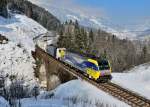 189 912 + 185 662 mit einem Ekol-KLV am 23.02.2013 auf dem Schlossbach Viadukt bei Bad Hofgastein. 