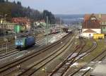 189 802-2 der PKP Cargo durchfährt am 14. Februar 2015 solo den Bahnhof Kronach in Richtung Lichtenfels.