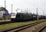 Am 11.04.2015 kam die 189 200 von der Freightliner -ERS Railways ( MRCE dispolok ) aus Richtung Hannover nach Stendal und fuhr weiter in Richtung Magdeburg .