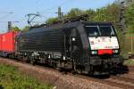 189 104-3 durch am 24.4.2015 mit einem Containerzug den Bahnhof Riedstadt-Goddelau