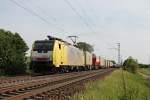 Am 12.05.2015 fuhr SBB Cargo International ES 64 F4-206 mit einem Containerzug aus Italien an Hügelheim in Richtung Freiburg am Fotografen vorbei.