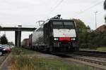 ES 64 F4-096 von SBB Cargo International am 25.09.2014 im Bahnhof von Orschweier mit einem Containerzug und fuhr gen Freiburg.