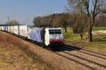 Die 189 914 von Lokomotion vor einen Güterzug am 19.03.16 in der nähe von Grabenstätt in Richtung Salzburg.