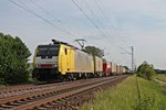 SBB Cargo International ES 64 F4-206 (189 206-6) am 12.05.2015 bei Hügelheim mit einem Containerzug nach Rotterdam und fuhr gen Freiburg.