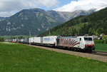 Dem Lokomotion 41851 war am 04. Mai 2014 die 189 918 vorgespannt, fotografiert vor der Kulisse des 2214 Meter hohen Reitings bei Seiz.