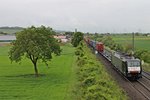 Am 15.05.2015 fuhr ERSR ES 64 F4-200 (189 200-9) mit dem Weil am Rhein-Shuttle (Weil am Rhein Ubf - Rotterdam Waalhaven) bei Hügelheim in Richtung Norden.
