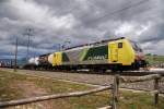 ES 64 F4-093. Dunkle Wolken ber der Siemens Dispolok im Fricktal (Kanton Aargau). Eine schne Bemalung, die auch bei diesem Wetter noch auffllt. 28.2.2007