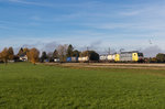 189 902 fährt mit einem KLV am 1. November 2016 bei Übersee in Richtung Salzburg.