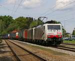 189 918 in Doppeltraktion mit 189 901 und KLV-Zug in Fahrtrichtung Kufstein. Aufgenommen am 08.05.2015 in Aßling.