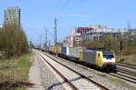 Die für TXLogistik fahrende ES 64 F4 - 095 konnte am 14. April 2015 mit ihrem DGS 43143 von Lübeck Skandinavienkai nach Verona Q. E. am Münchner Heimeranplatz fotografiert werden.