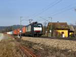 Die ES 64 F4-150 am 05.03.2011 mit einem Containerzug unterwegs bei Plling.