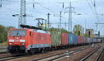 DB Cargo Deutschland AG mit  189 015-1  [NVR-Number: 91 80 6189 015-1 D-DB] und Containerzug am 04.10.18 Bf.