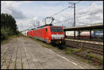 Ein schwerer Güterzug, gezogen von 189044 und 189065, beide mit Automatik Kupplung, kommt hier am 3.8.2020 um 14.15 Uhr aus den Niederlanden durch den Grenzbahnhof Emmerich.