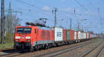 DB Cargo AG [D] mit  189 010-2  [NVR-Nummer: 91 80 6189 010-2 D-DB] und Containerzug am 20.04.21 Durchfahrt Bf.