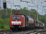 Die Elektrolokomotive 189 082-1 zog Anfang Mai 2021 einen gemischten Güterzug durch Lintorf.