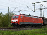 Die Elektrolokomotive 189 082-1 zog Anfang Mai 2021 einen gemischten Güterzug durch Lintorf.