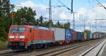 DB Cargo AG [D] mit  189 062-3  [NVR-Nummer: 91 80 6189 062-3 D-DB] und Containerzug am 06.10.21 Durchfahrt Bf.