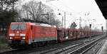 DB Cargo AG [D] mit  189 017-7  [NVR-Nummer: 91 80 6189 017-7 D-DB] und einem Ganzzug PKW-Transportwagen (leer) Richtung Frankfurt/Oder am 29.12.22 Berlin Hirschgarten.