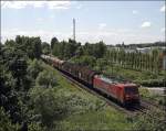 189 002 bringt einen gemischten Güterzug, bestehend aus Gaskessel, Coiltransport- und Schüttgutwaggons, in Richtung Wanne-Eickel.