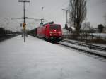 189 061 am 18.12 bei Schnee im Bahnhof Butzbach.