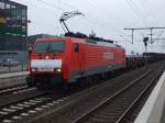 189 073-0 zieht einen gemischten Güterzug durch Bielefeld.