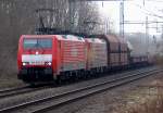 Durch den HP Jüchen kommen 189 086-2 und 189 065-6 mit einem gemischten Güterzug in Richtung Köln gefahren.