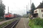 Als 189 061 am 13.9.07 mit einem Güterzug Richtung Bamberg durch Eggolsheim fuhr, präsentierte sich der Bahnhof noch größtenteils im Stil der Nachkriegszeit: Im